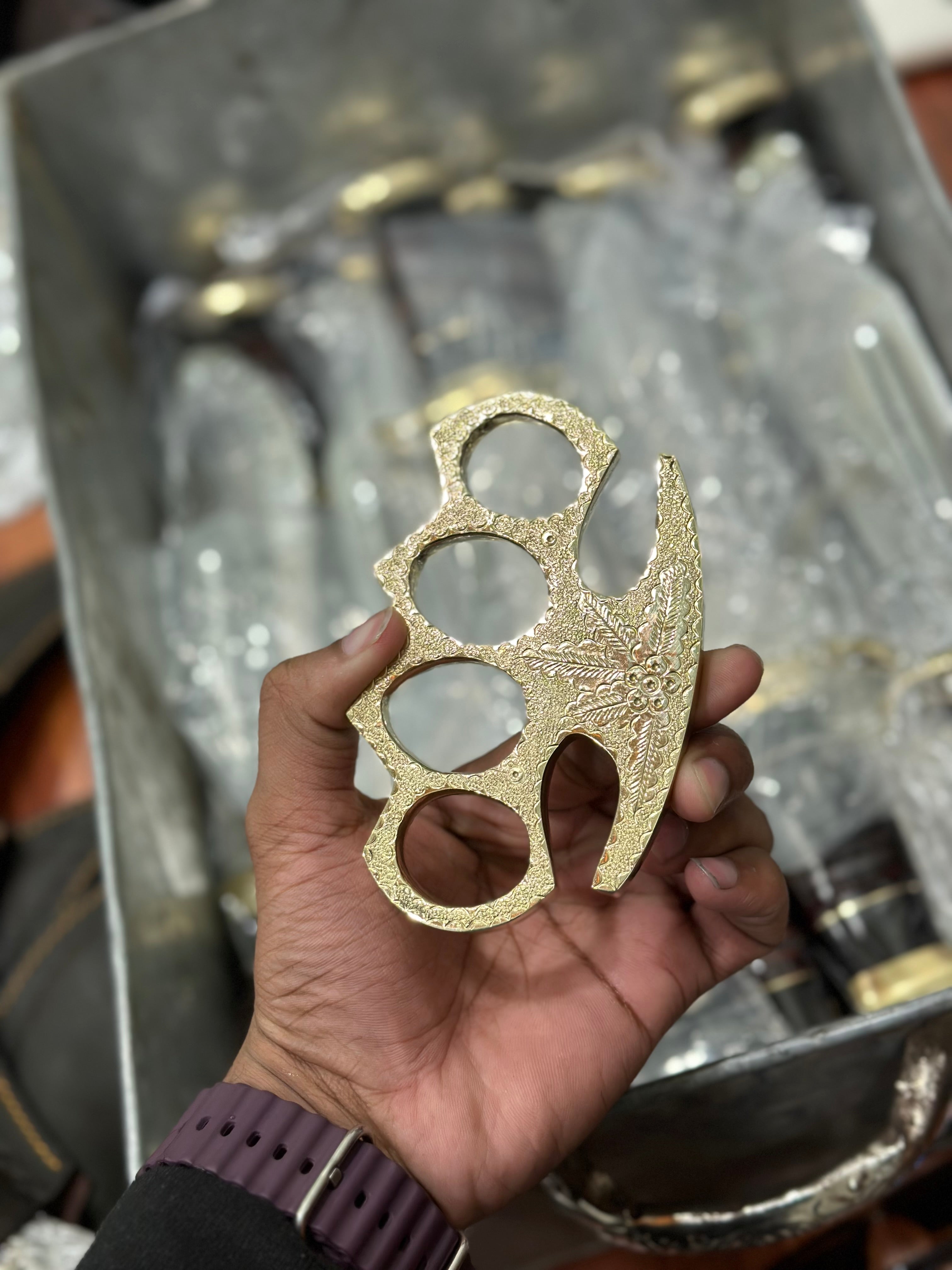Hand-Engraved Brass Knuckle – Polished Finish with Leather Carry Case