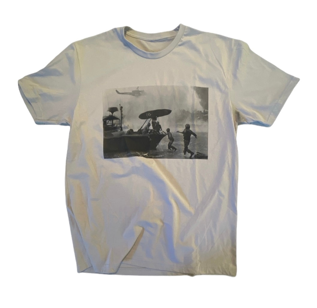 "CHARLIE DON’T SURF" TEE (LIGHT GREY)