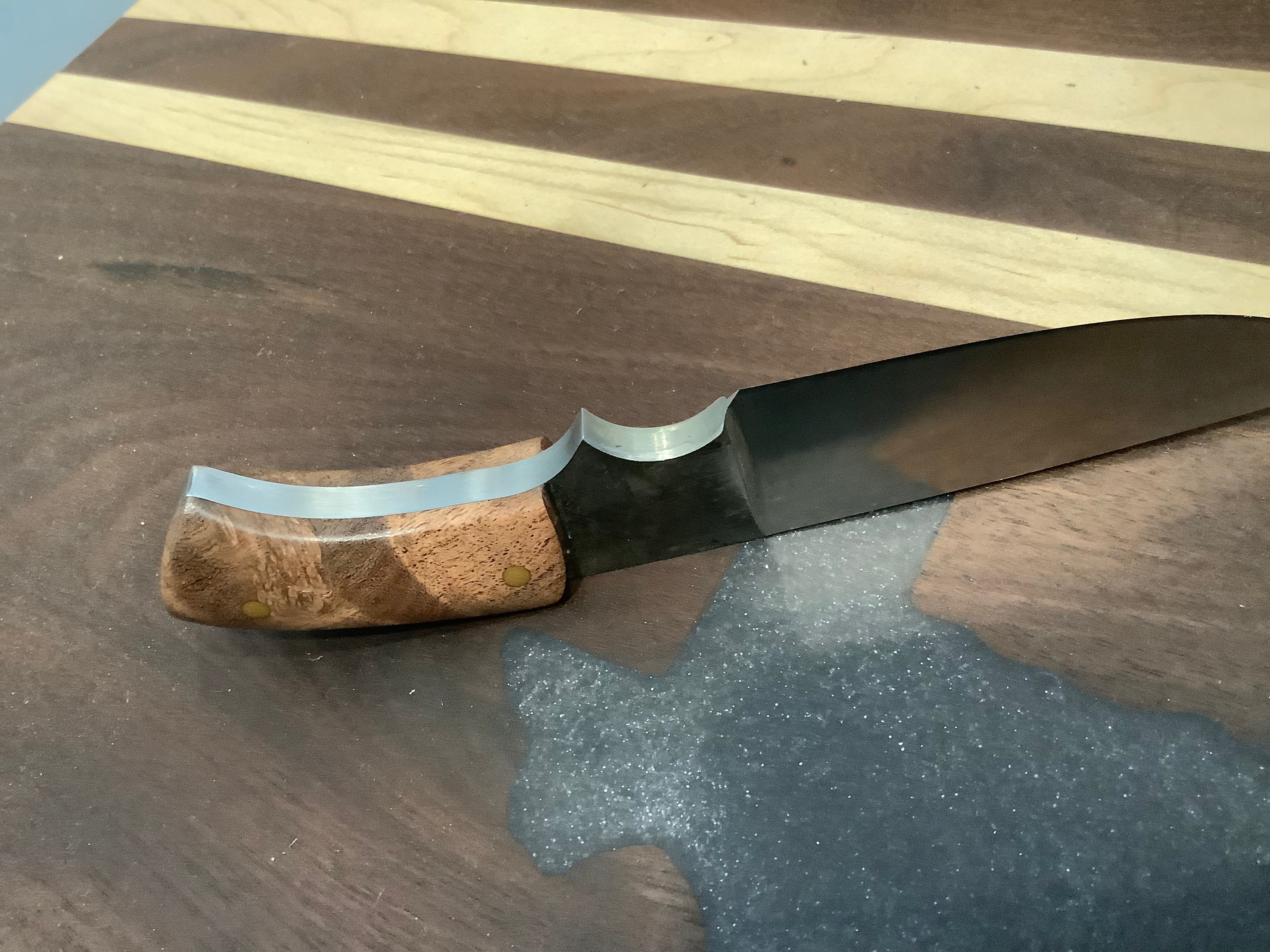 Stubby neck knife
