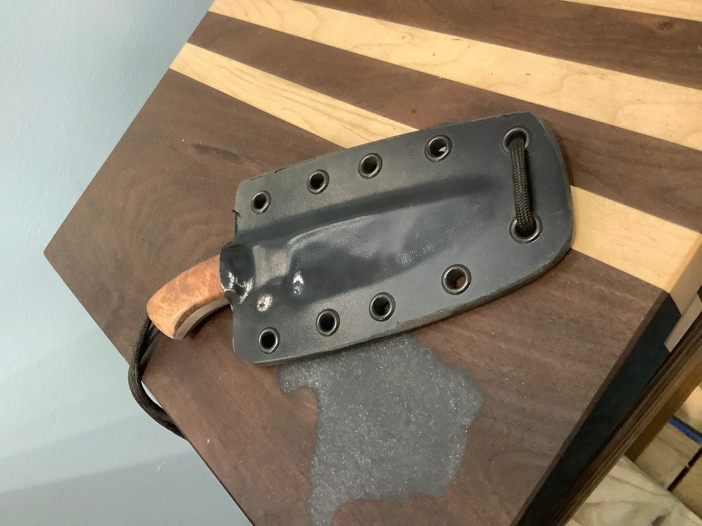 Stubby neck knife