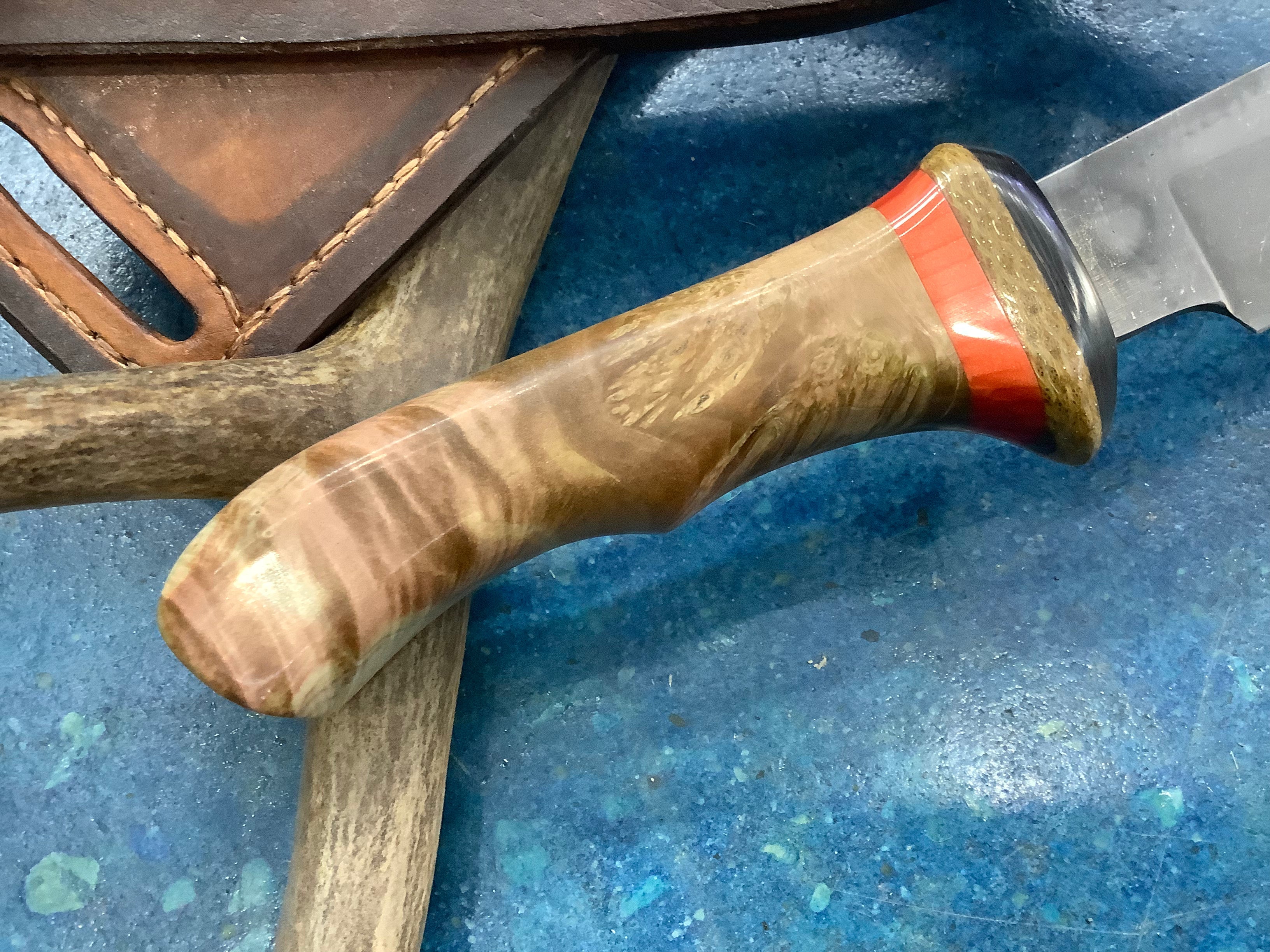 Trailing Point Hunter CPM MagnaCut Highly Chantoyant Mango Handle
