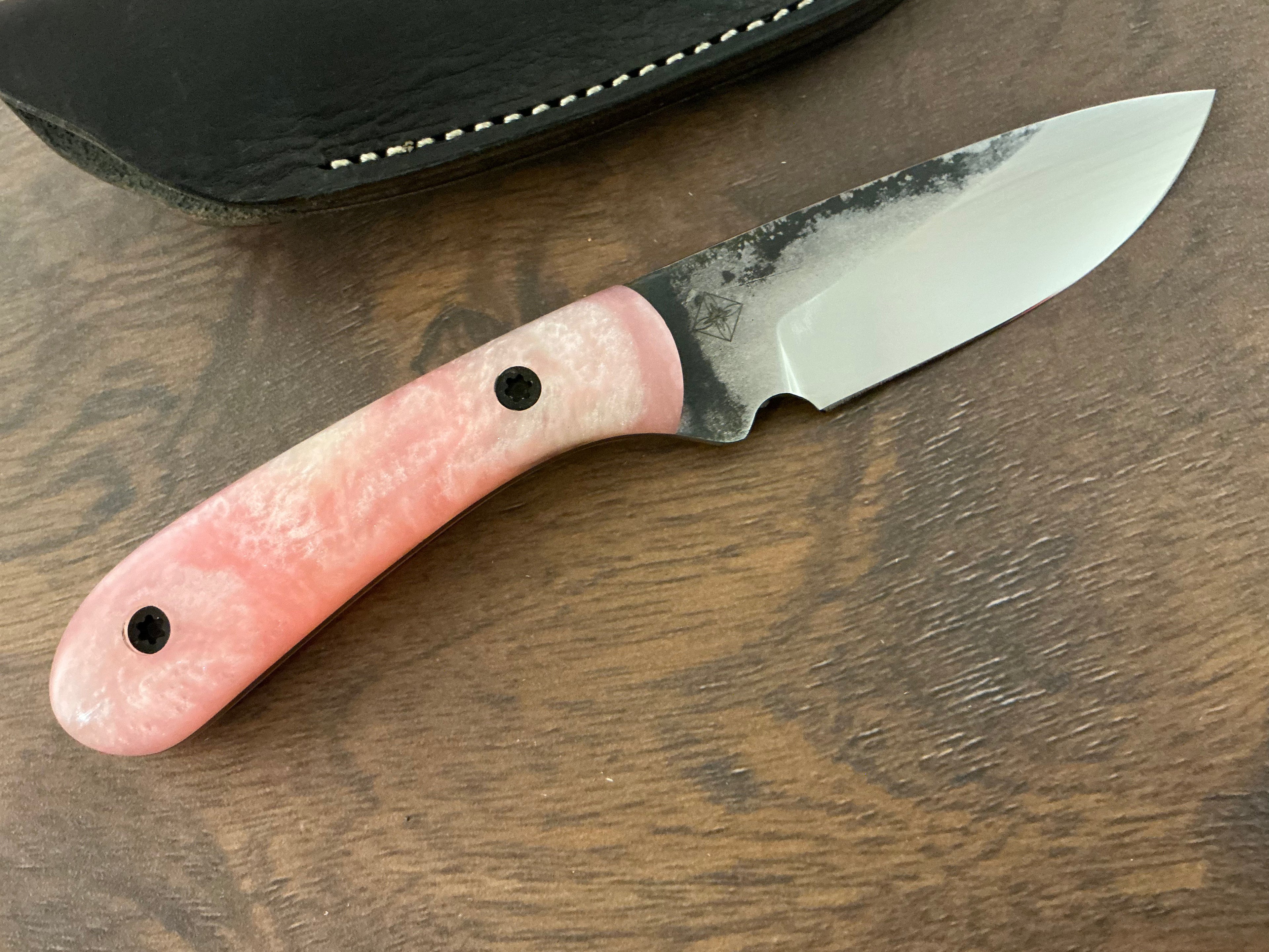 713 Utility Knife - CPM154 with Pink & White Resin Handle