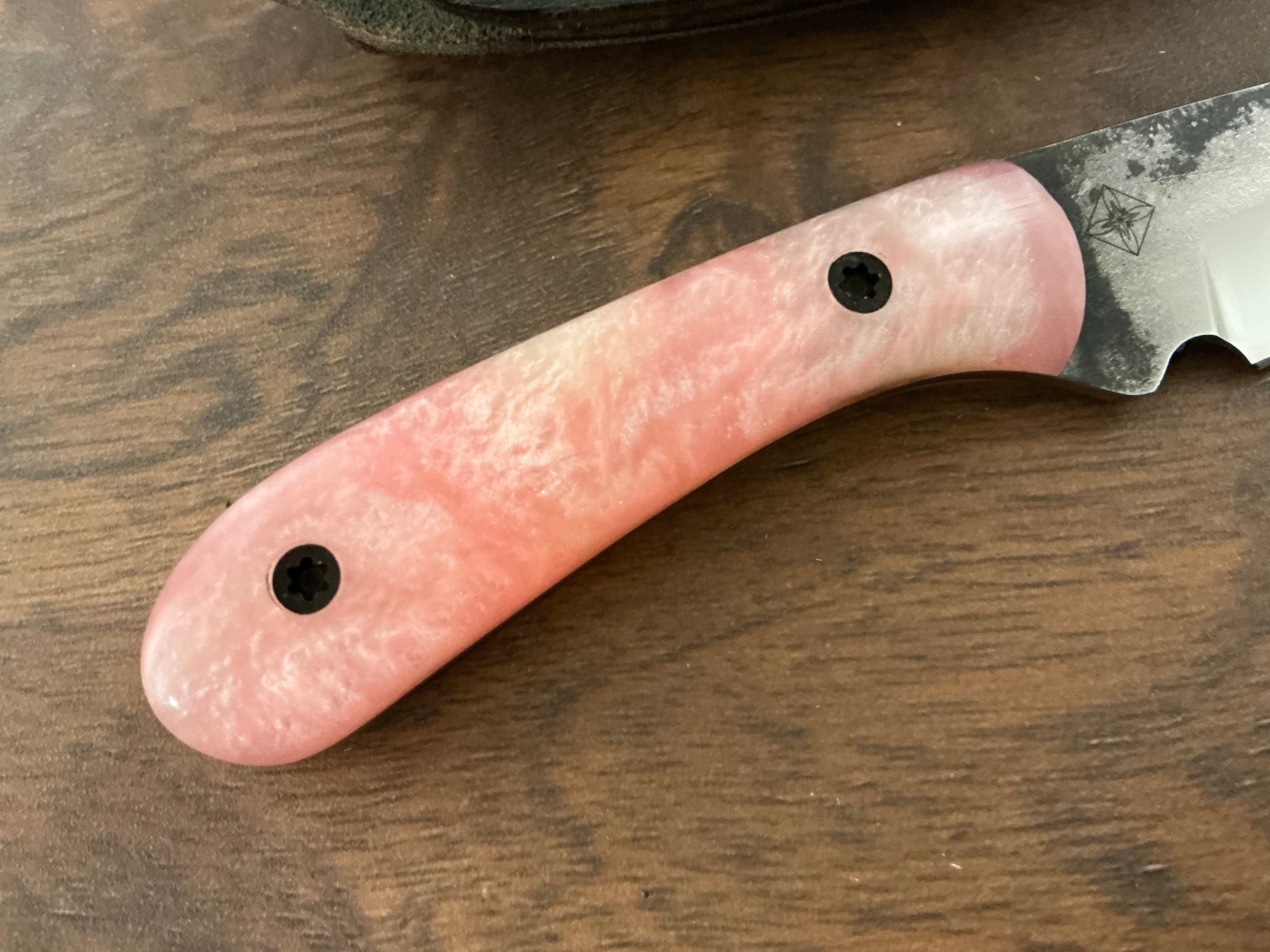 713 Utility Knife - CPM154 with Pink & White Resin Handle