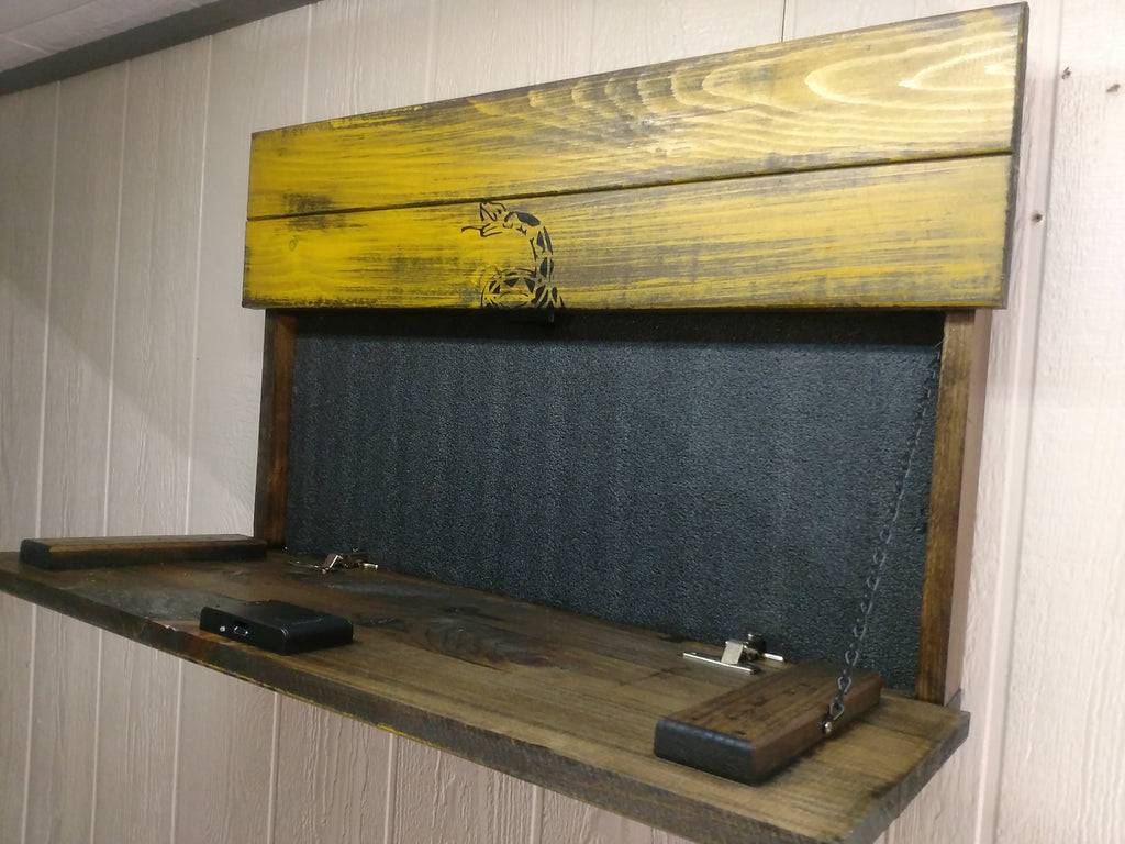 Small Wooden State Flag & Special Design Gun Case
