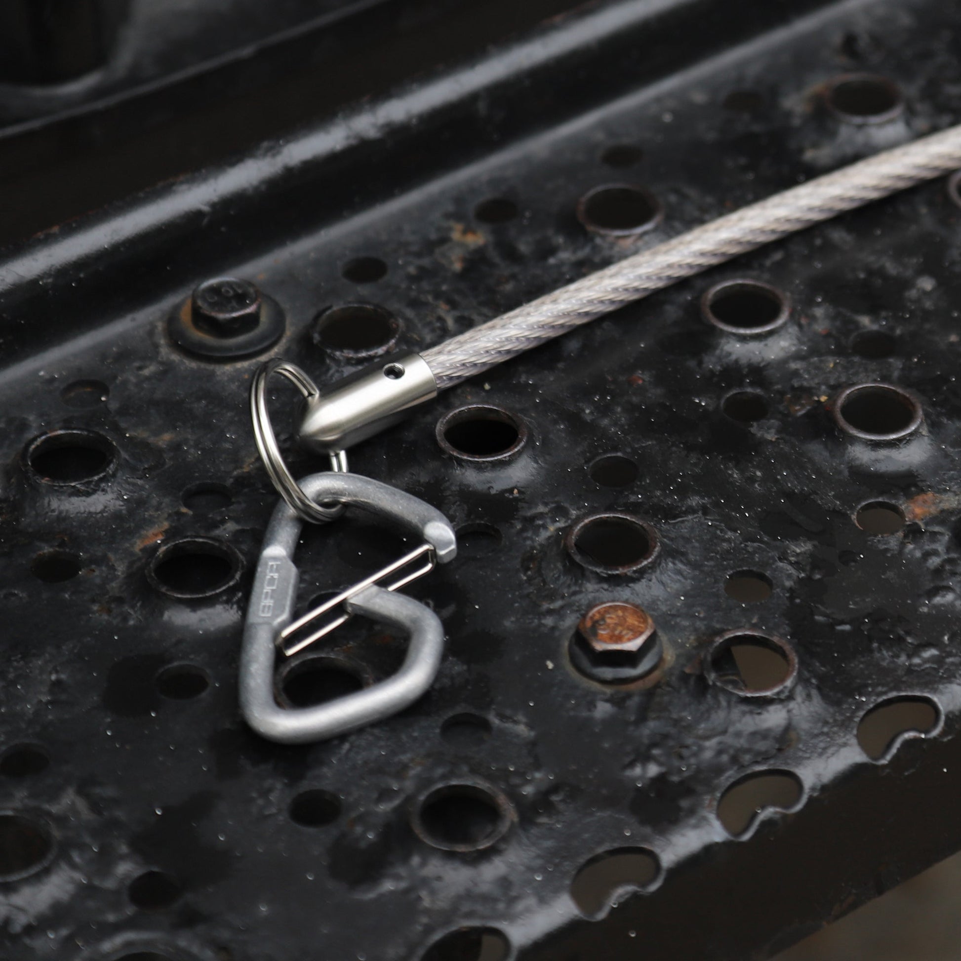 Stinger Stainless Steel Spiked Monkey Fist: Car Emergency Window Breaker + GPCA Carabiner Loop LITE (1 PC)