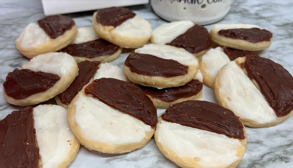HALF MOON Black & White COOKIES Wax Melts |  Fake Food | 5 Cookies | 5.5 oz