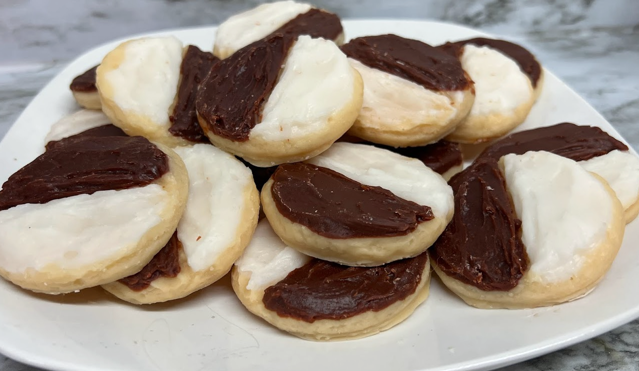 HALF MOON Black & White COOKIES Wax Melts |  Fake Food | 5 Cookies | 5.5 oz