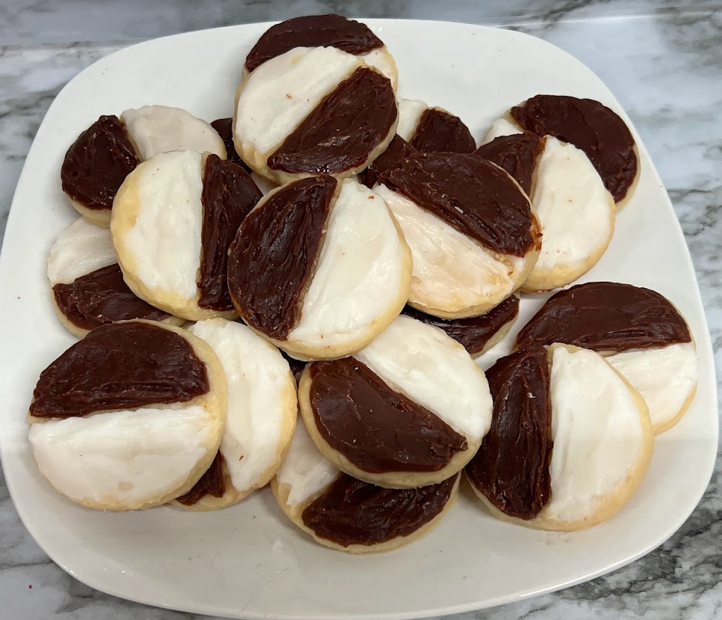 HALF MOON Black & White COOKIES Wax Melts |  Fake Food | 5 Cookies | 5.5 oz