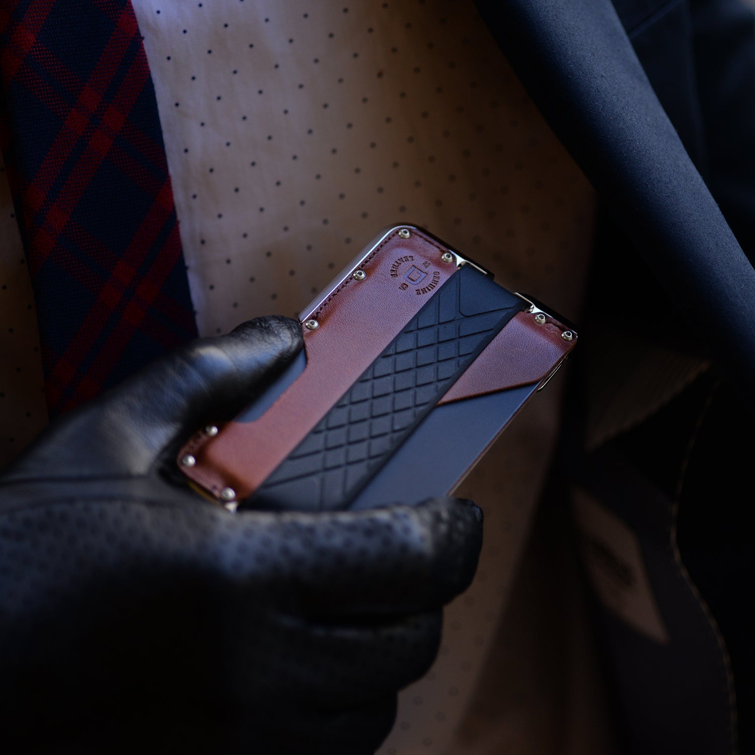 D02 DAPPER™ WALLET