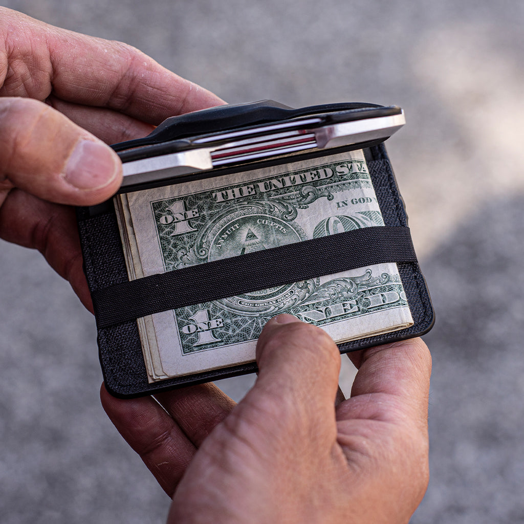 D03 AIRTAG WALLET
