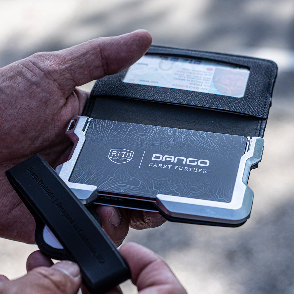 D03 AIRTAG WALLET