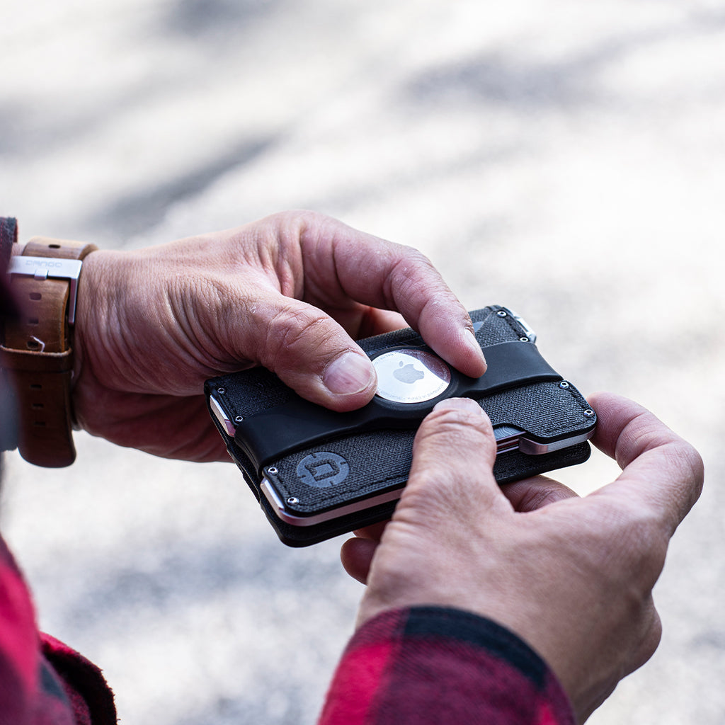 D03 AIRTAG WALLET